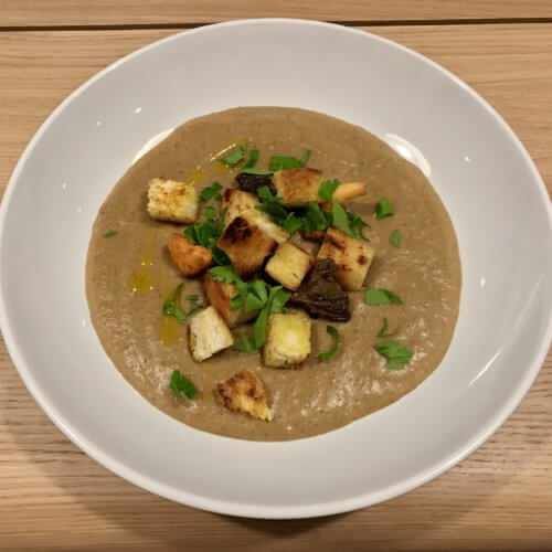 Creamy spelt and mushroom soup