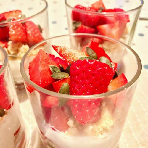 Boozy strawberry and mascarpone pot